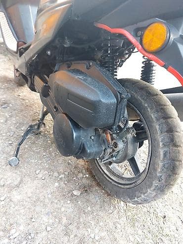 скутер м10: Скутер городского класса МАКСИ, черный с красными акцентами — 5