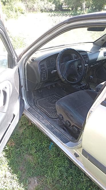 Транспорт: Nissan Primera: 1993 г., Механика, Седан — 2