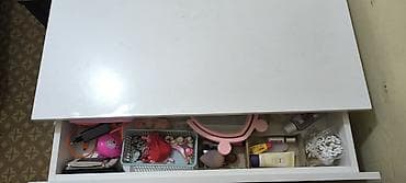 Компактный белый стол с выдвижным ящиком. - Назначение — 2