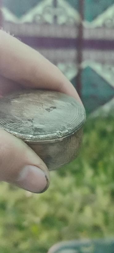 поилки для курей: Незнаю что это такое но маленький и 320 грамовый 😅 - Материал: латунь — 7