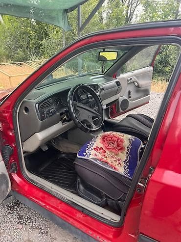 Транспорт: Volkswagen Vento: 1992 г., 1.8 л, Механика, Бензин, Седан — 4