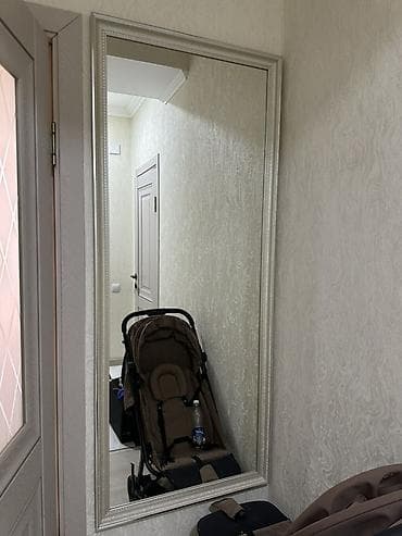 Зеркала: Продается Настенное зеркало в классической раме — 1