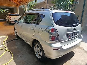 авто домик: Toyota Corolla Verso: 2008 г., Механика, Бензин, Минивэн — 4