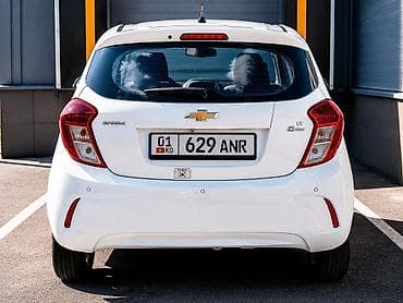 Продажа авто: Chevrolet Spark: 2016 г., 1 л, Вариатор, Бензин — 5
