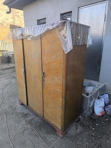 Продается шкаф 2500 сом Советский. все работает петли - метли at lalafo.kg Продается шкаф 2500 сом Советский. все работает петли - метли