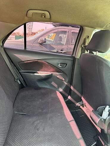 e6 3: Toyota Yaris: 2008 г., 1.3 л, Автомат, Бензин, Седан — 9
