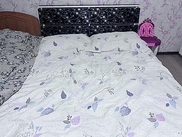 Стулья, табуретки: Спальный гарнитур в одном стиле с черными глянцевыми фасадами и — 2