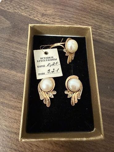 van cleef: Гарнитур из золота с жемчугом и бриллиантовыми вставками. Состав: - — 1