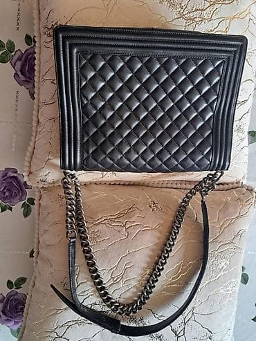 тездик акча: Классикалык сумка, Chanel, Италия, Материалы: Нукура булгаары, Кабып тигилген модель, Аялдарга — 2