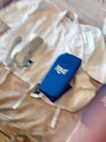 Спортивные сумки: Комплект экипировки для единоборств. Состав: - Кимоно Adidas (куртка — 5