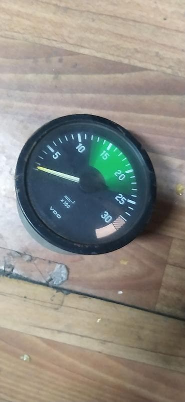 Mercedes-benz 609 814 тахометр