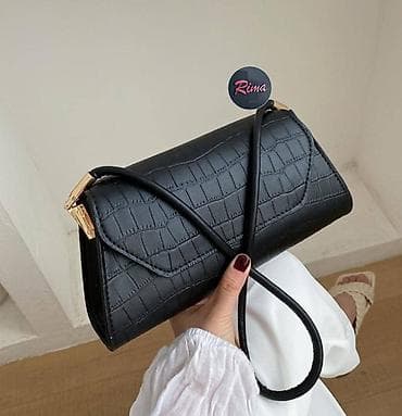 - Женская сумка-клатч с тиснением под крокодила. - Формат: вытянутый — 3