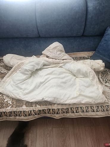 Платья: Детская зимняя куртка-пуховик, цвет молочный/айвори. Особенности: - — 3