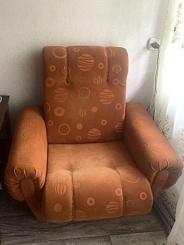 придиванный столик: Мягкие кресла в комплекте (2 шт.) и стол (в подарок. Самовывоз — 1