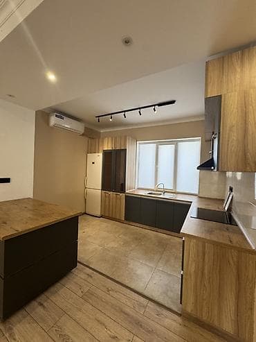 бишкек киргизия 1: 🏡 Сдается 3-комнатная квартира в самом центре города! 📍 Золотой — 2