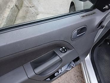 Продажа авто: Ford Fiesta: 2003 г., 1.4 л, Механика, Бензин, Хэтчбэк — 5