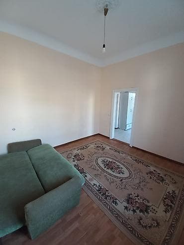 Угловые диваны: Прямой диван, Б/у — 1