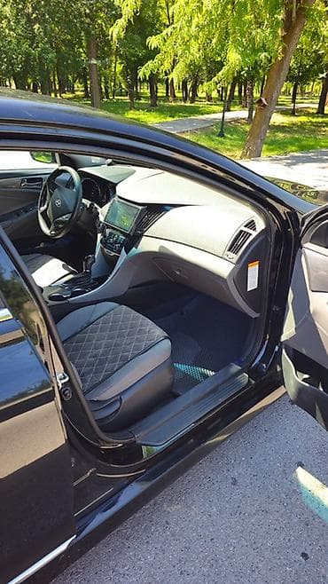 Hyundai Sonata: 2012 г., Гибрид, Седан — 5