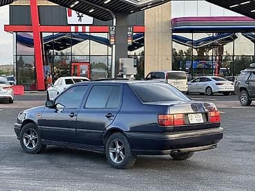 автокредит на бу авто бишкек: Volkswagen Vento: 1994 г., 1.8 л, Кол менен иштөөчү, Бензин, Седан — 5