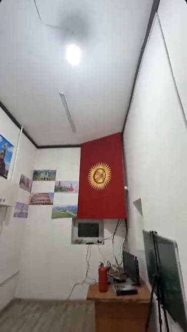 Сдается под офис, 14м2, в цену 15 т.с входит свет, есть парковочные — 1