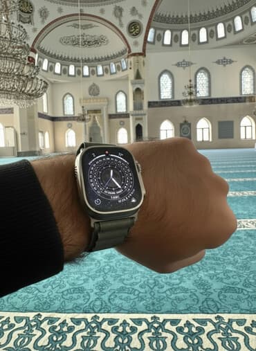 Смарт‑часы Apple Watch Ultra 2 (титановый корпус) с зелёным