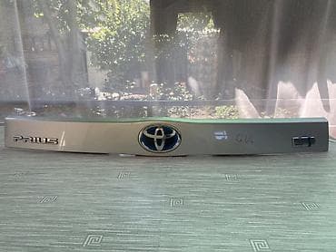 эмблема приус: Накладка на крышку багажника Toyota Prius (задняя декоративная планка) — 1