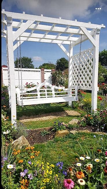 варианты кухонной мебели для маленькой кухни: Садовые качели Дерево, Со спинкой, С крышей — 9