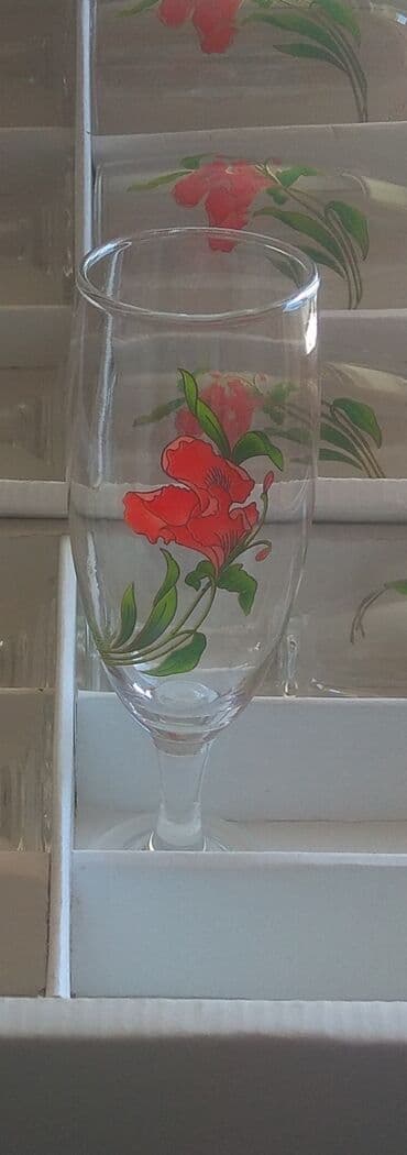 очки фирменные: Изящные фужеры. В отличном состоянии 10шт,
в коробках — 1