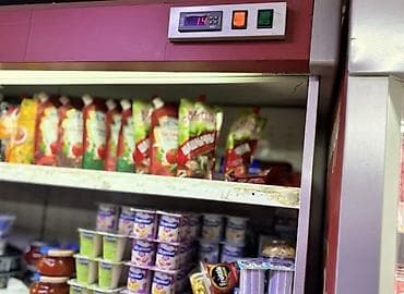 Холодильная витрина для магазинов/кафе - Тип: вертикальная