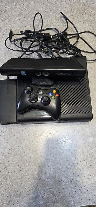 Игровая консоль Xbox 360 (Slim) комплектом. В комплект входит: -