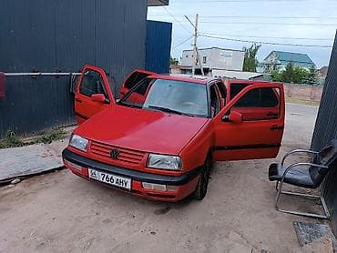 Унаа сатуу: Volkswagen Vento: 1993 г., 2 л, Кол менен иштөөчү, Бензин, Седан — 2