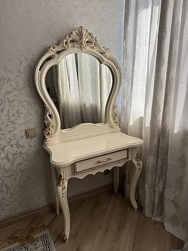 зеркало с подставкой: Туалетный столик, Б/у, С зеркалом, цвет - Бежевый, МДФ — 2