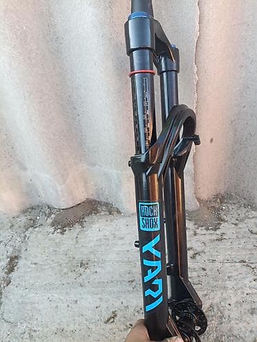 велосипеды бишкек: Вилка RockShox Yari - Назначение: трейл/эндуро, 27.5/29 (см. наклейку — 2