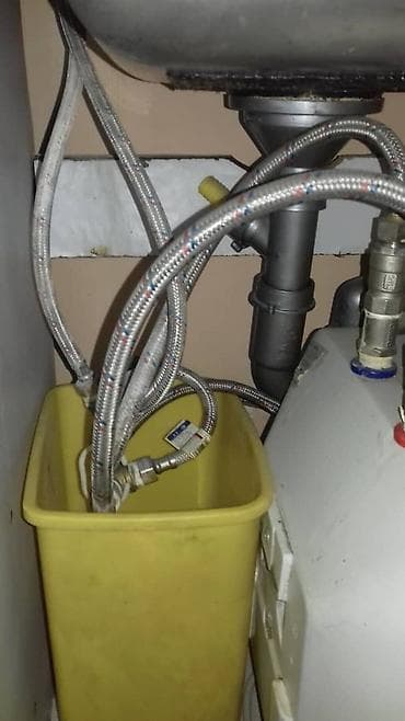 Услуги сантехника: монтаж и подключение под мойкой/умывальником -