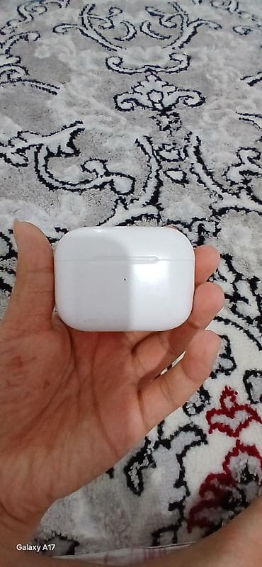 samsung fold3: AirPods Pro — 1500 сом Рабочие наушники, оба наушника и кейс — 2