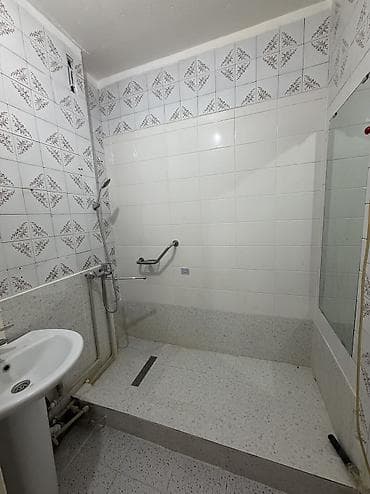 4: 4 комнаты, 86 м², 12 мкр 106 серия, 1 этаж, Старый ремонт — 8