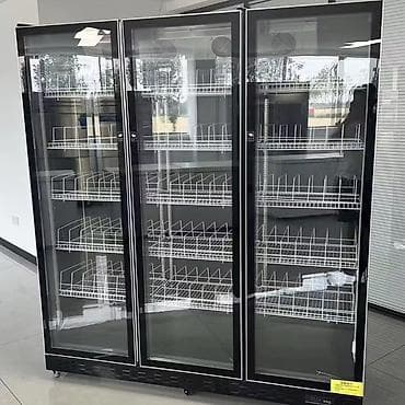 Трёхдверный профессиональный холодильный шкаф-витрина - Формат