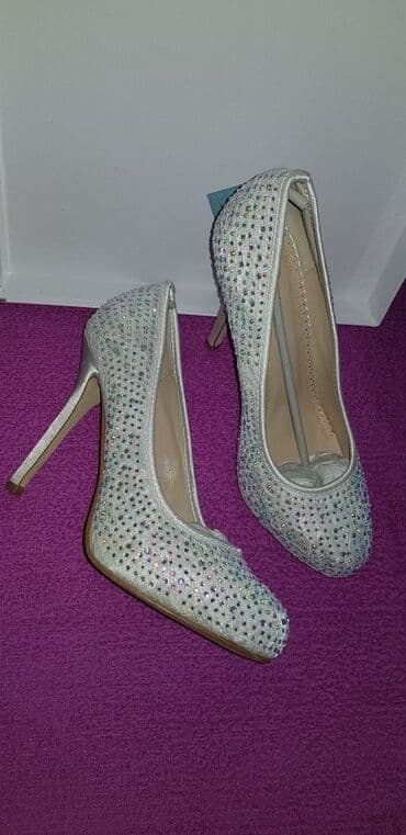 Туфли: Продаю туфли (Европа), каблук 8см, размер 39 - 40. Камни под — 4