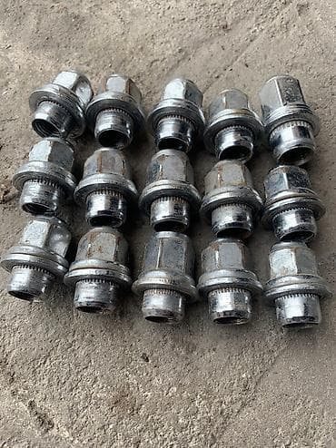 lexus: Болты Гайки на Лексус Продаю болты от Lexus lx570 (Лексуса) R20 Их — 2