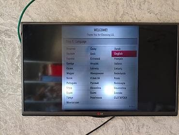 Телевизор LG, плоский экран, диагональ примерно 24–28". Цена 7000
