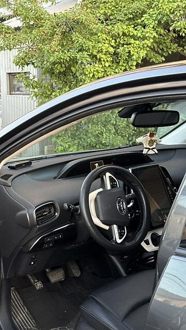 Транспорт: Toyota Prius: 2017 г., 1.8 л, Вариатор, Гибрид, Хетчбек — 9