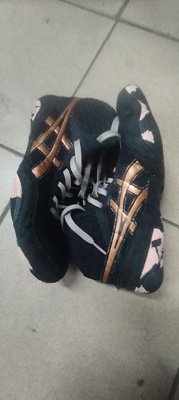 Борцовки Asics (высокий кроссовок для единоборств) - Тип: обувь для at lalafo.kg Борцовки Asics (высокий кроссовок для единоборств) - Тип: обувь для