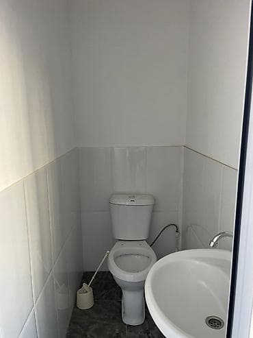 rent: Площадь Ала-Тоо Сдается офис Площадь:11м2 1 линия С мебелью Без — 3