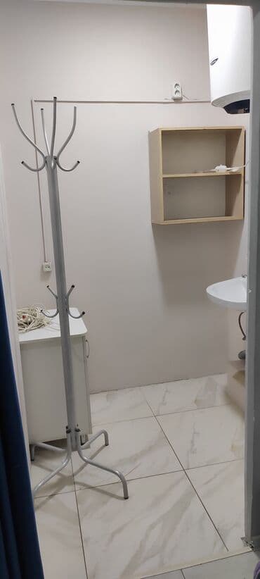 бишкек квартира долгосрочное: Сдаю Кабинет в салоне, 67 м², Для бровиста, Для визажиста, Для лешмейкера — 3