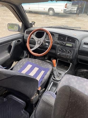 Унаа сатуу: Volkswagen Golf: 1993 г., 1.8 л, Кол менен иштөөчү, Бензин, Хетчбек — 5