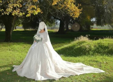 свадебные платья с завышенной талией: Свадебное платье, M, Дизайнерское, С завышенной талией, С корсетом, Гипюр, Пышное, Кружево, Стразы, Б/у — 2