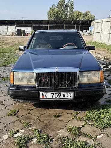 винтажные машины: Mercedes-Benz W124: 1990 г., Седан — 4