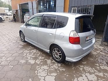 Honda Fit: 2002 г., Хэтчбэк