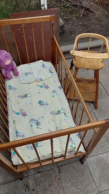 sofa bed: Детская деревянная кроватка классического типа + раскладной стульчик - — 3