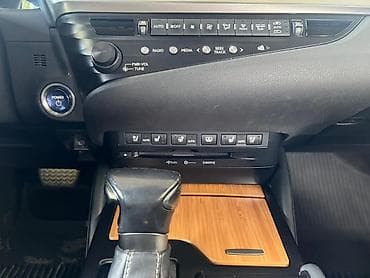 leksus gs 300: Lexus ES: 2019 г., 2.5 л, Автомат, Гибрид, Седан — 10